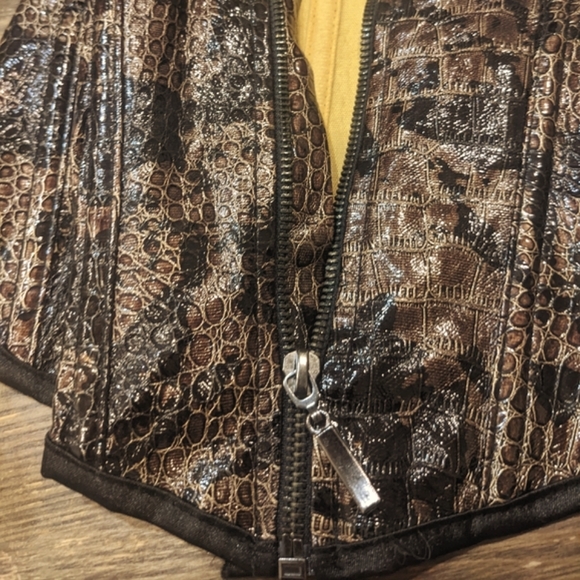 Snakeskin Corset - Picture 3 of 4